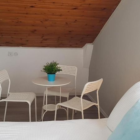 Airport Guest House Or Yehuda Екстер'єр фото