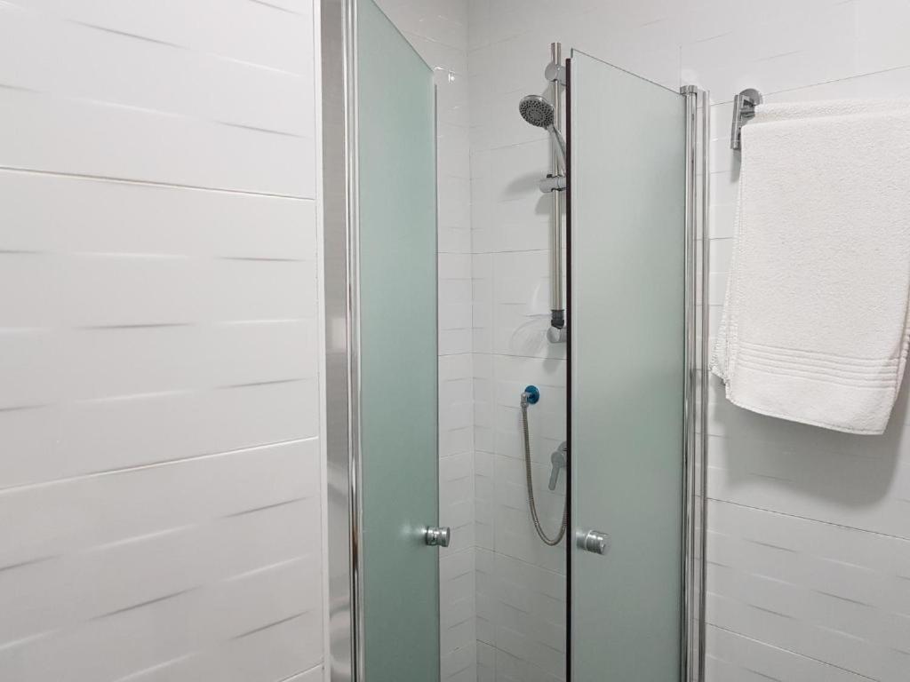 Airport Guest House Or Yehuda Екстер'єр фото
